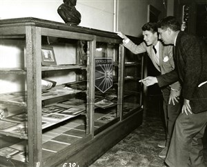 Image description is not available for 1955.082